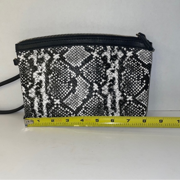 Snake Skin Style Clutch - Picture 2 of 4